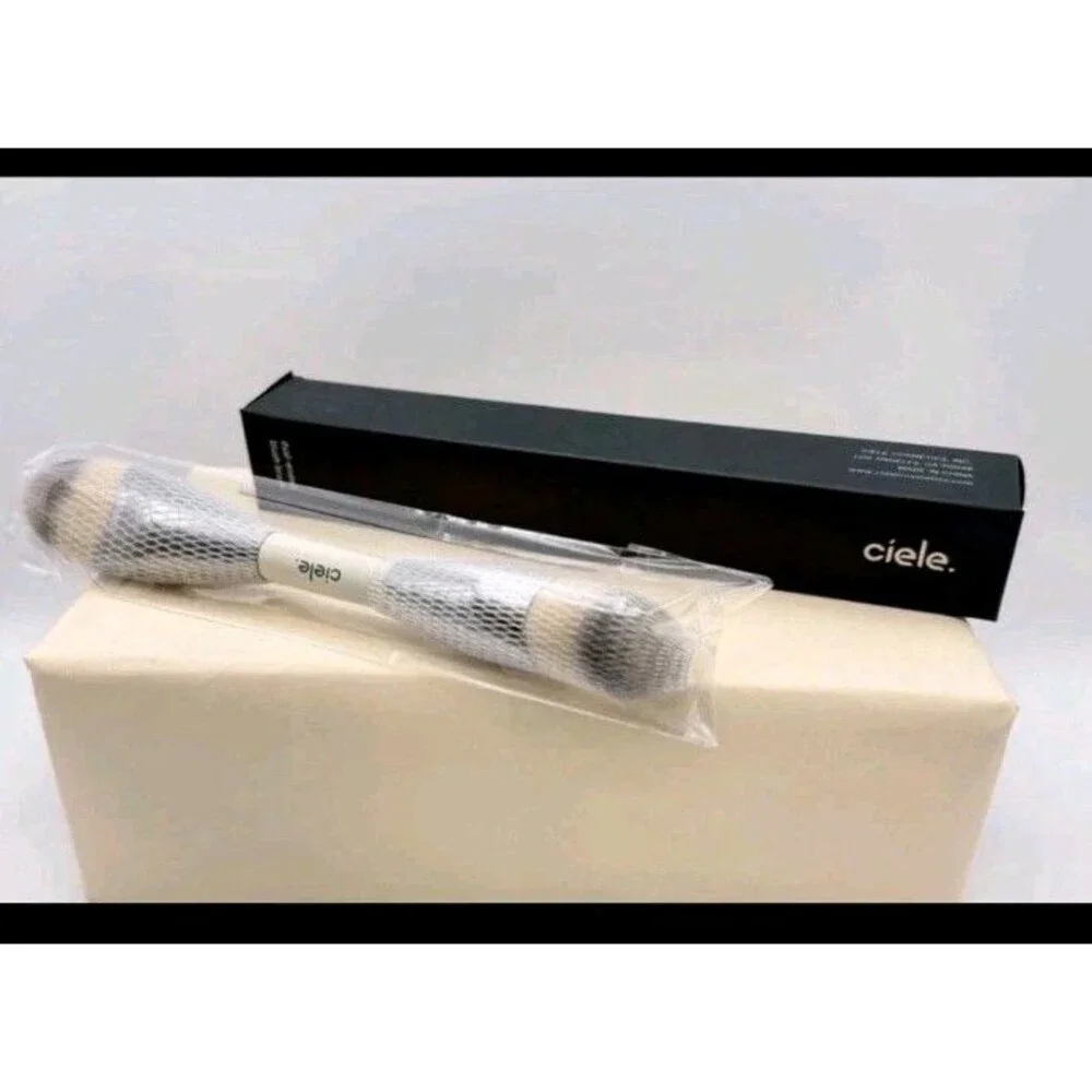 CIELE The Blush Brush, Double Ended For Creams & Powders  $32 BNIB